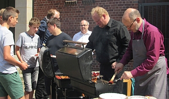 Grillen vor dem Kleinen Michel