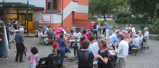 Ignatiusfest 2018 am Kleinen Michel, Grillen im Kirchhof