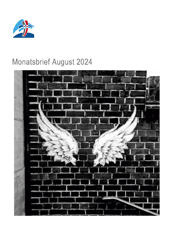 Cover vom Monatsbrief August 2024 mit gepasteten Engelsflügeln an die Kirchenmauer des Kleinen Michel 